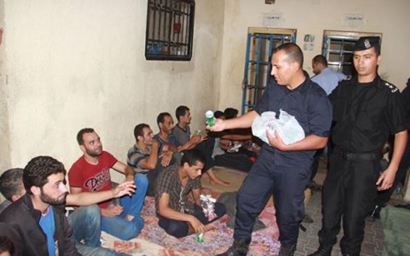 بالصور: الطفل مؤمن..غرته سيارة في السويد فرحل مقيداً بالحديد