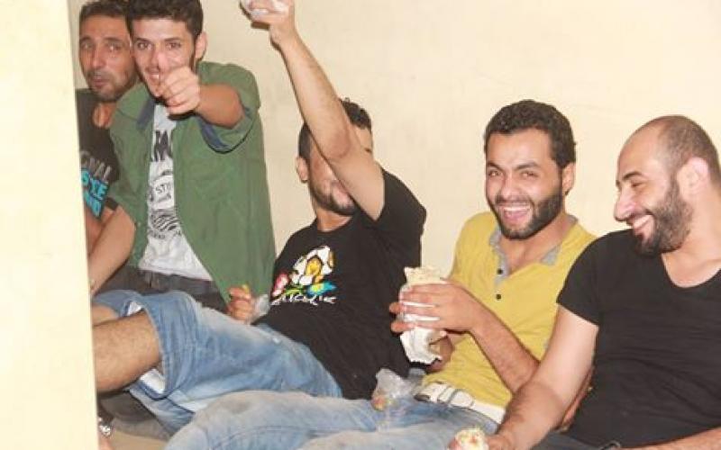 بالصور: الطفل مؤمن..غرته سيارة في السويد فرحل مقيداً بالحديد