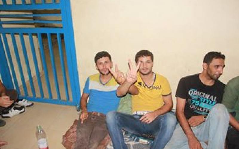 بالصور: الطفل مؤمن..غرته سيارة في السويد فرحل مقيداً بالحديد