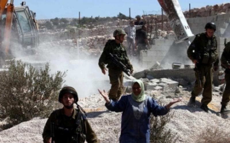 جنود الاحتلال يهدمون بئر للمياه بالخليل