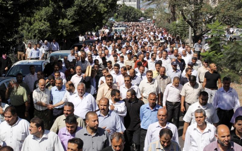 صور..اعتصام آلاف موظفي الوكالة في غزة