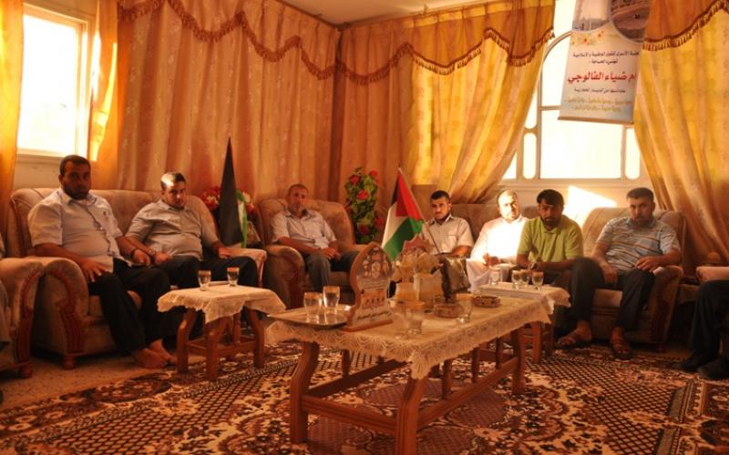 حماس تنظم حملة زيارات لأهالي الأسرى