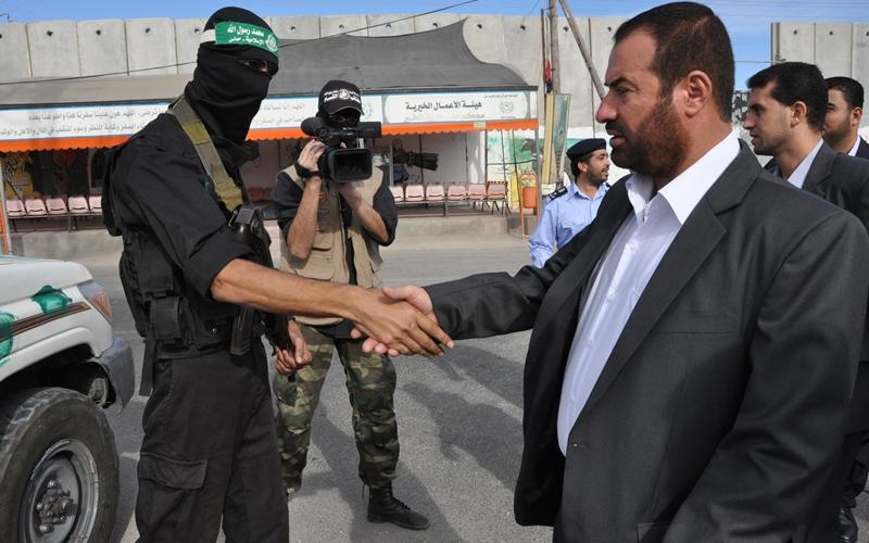 صور لقادة حماس والحكومة في معبر رفح