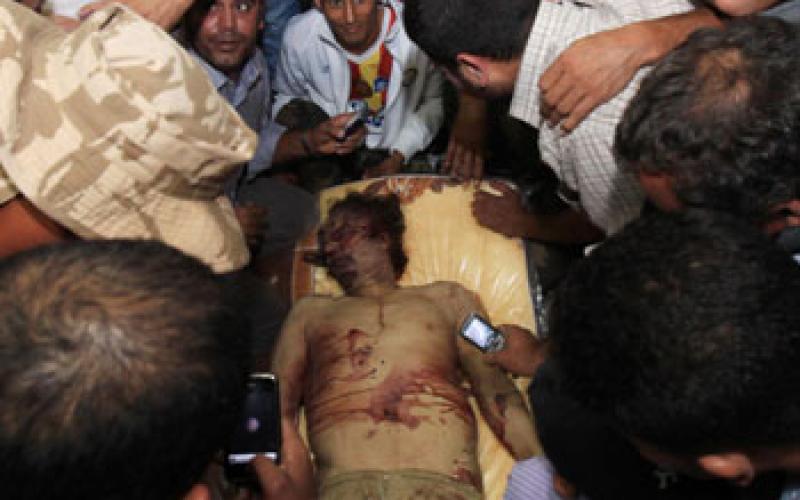 صور حديثة لجثتي معمر القذافي ونجله معتصم