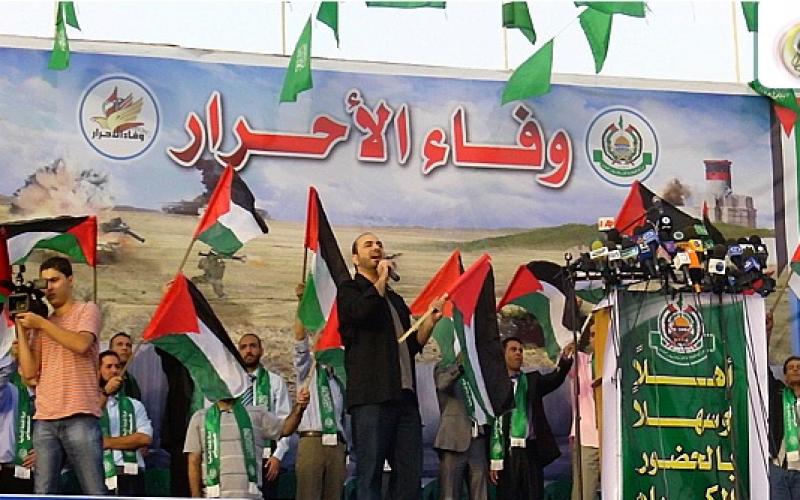 بالصور.. "عوينات" يحيي حفل حماس بخانيونس