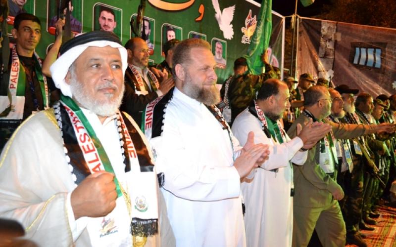 بالصور..حماس تكرم المحررين شرق غزة