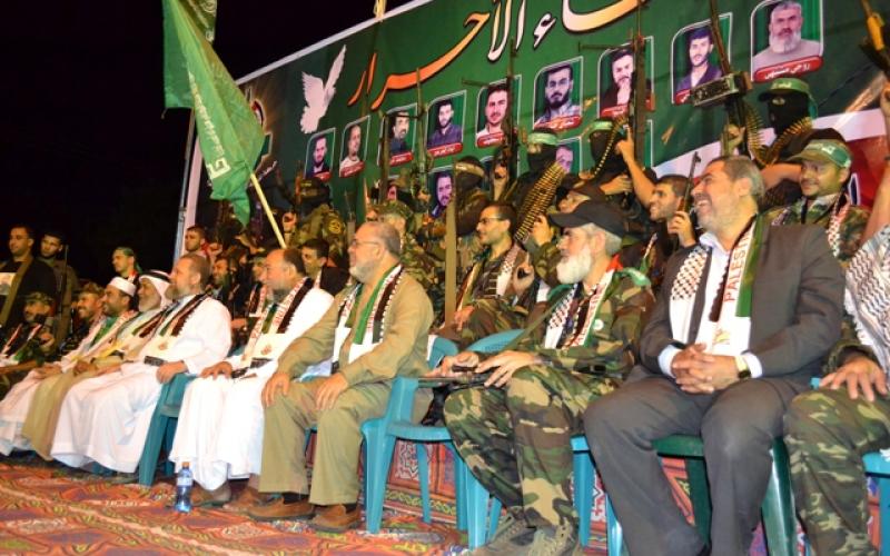 بالصور..حماس تكرم المحررين شرق غزة