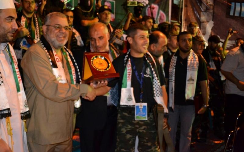 بالصور..حماس تكرم المحررين شرق غزة