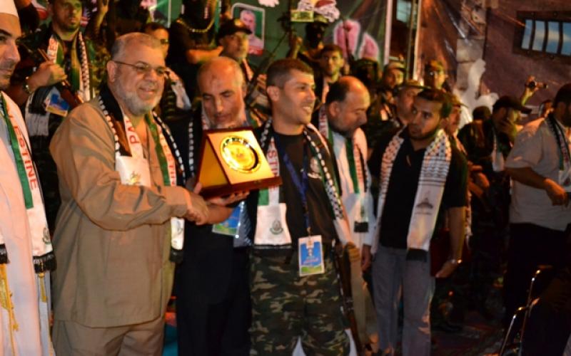 بالصور..حماس تكرم المحررين شرق غزة