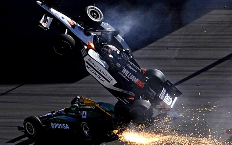 صور.. حادث مروع خلال سباق "فورميلا 1"