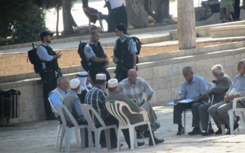 بالصور..اقتحام الأقصى ومنع حلقات العلم فيه