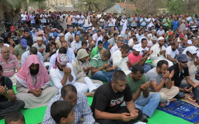 بالصور.. صلاة الجمعة بمسجد بئر السبع