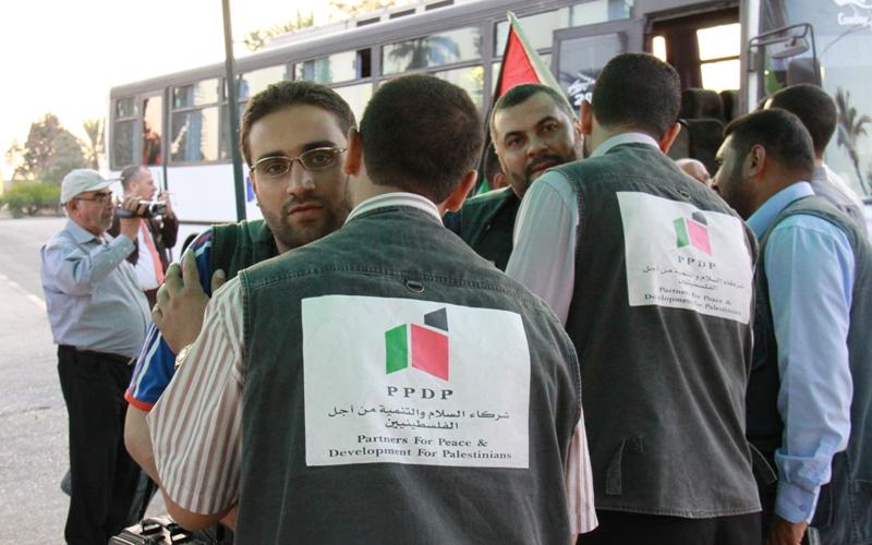 بالصور... وصول قافلة أردنية تضامناً مع غزة