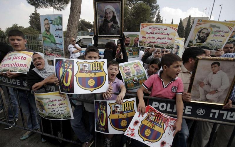 صور.. شاليط في "الكامب نو" وذوو الأسرى يحتجون
