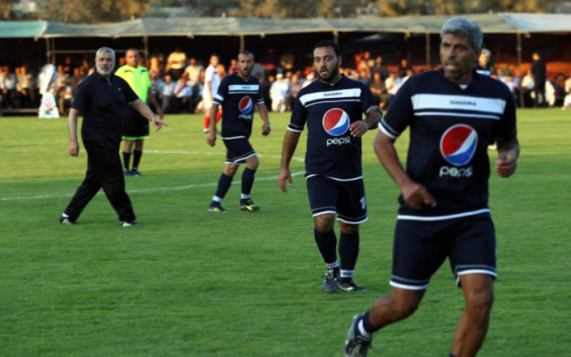 صور.. هنية يفتتح ملعب معشب شمال القطاع