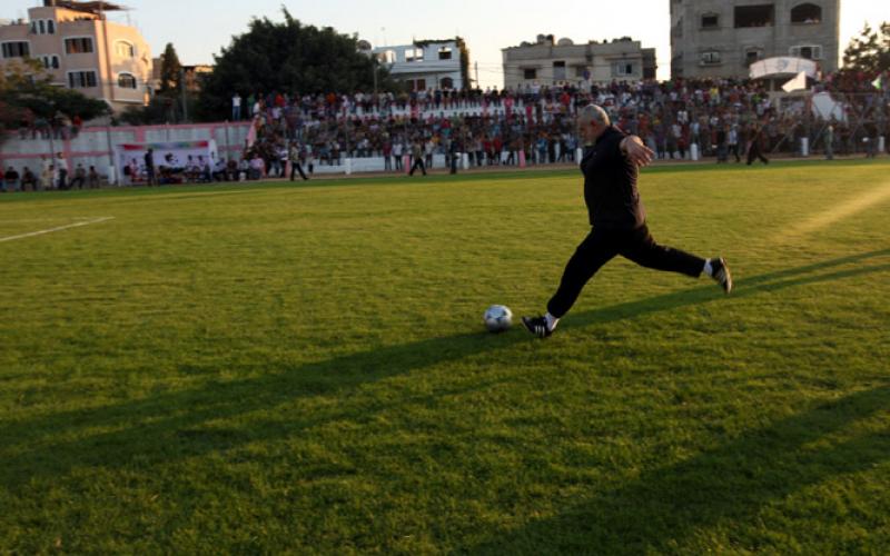 صور.. هنية يفتتح ملعب معشب شمال القطاع