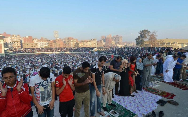 صور.. صلاة العيد في بقاع شتى من العالم