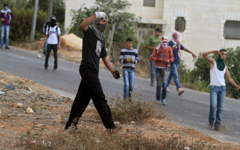 صور: مواجهات مع الاحتلال قرب سجن عوفر