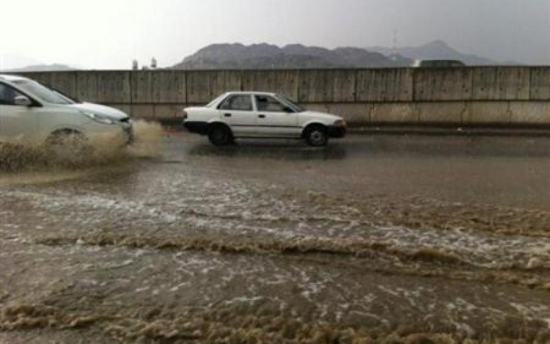 صور: مكة تستقبل الحجاج بالأمطار