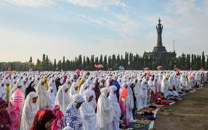 صور: استقبال العيد في العالم