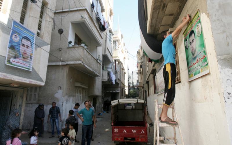 صور: ذوو الأسرى الـ26 يرقبون الإفراج عنهم