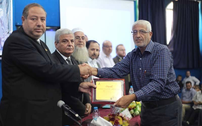 ًصور: "الأقصى" تكرم ذوي شهدائها خلال العدوان