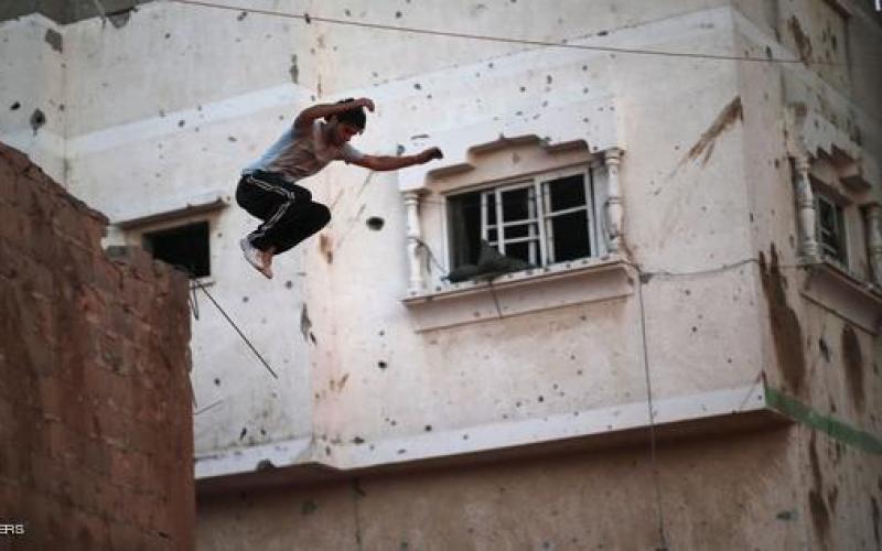 صور: باركور فلسطيني.. وسط الدمار