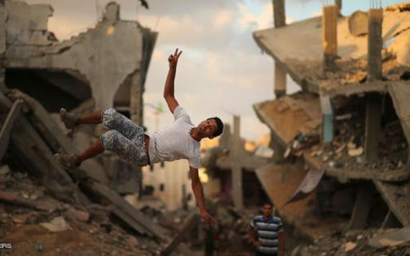 صور: باركور فلسطيني.. وسط الدمار