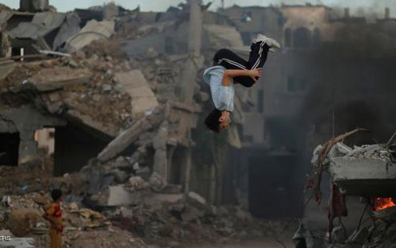 صور: باركور فلسطيني.. وسط الدمار