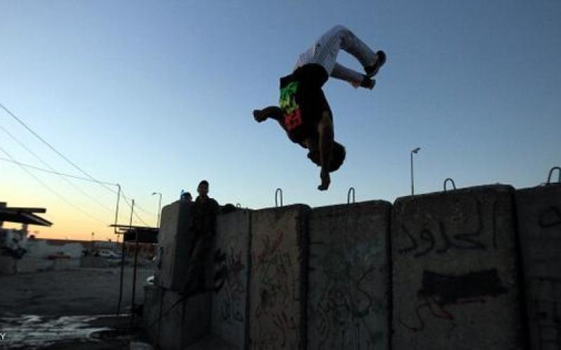 صور: باركور فلسطيني.. وسط الدمار