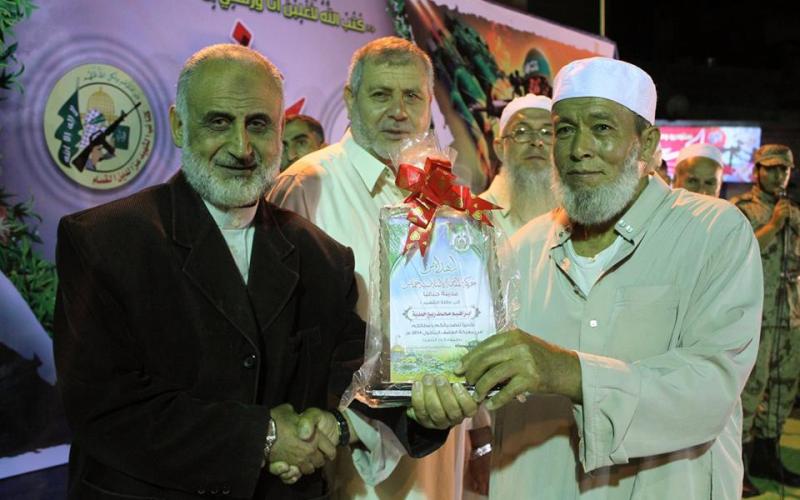 صور: حماس تكرّم عوائل شهداء العصف المأكول بجباليا البلد‎