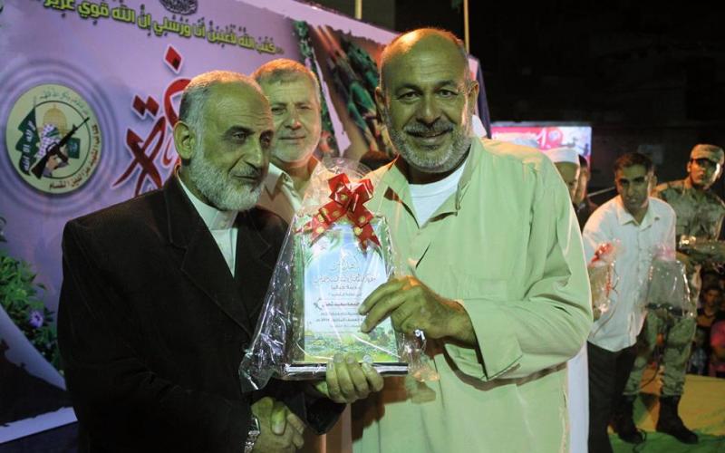 صور: حماس تكرّم عوائل شهداء العصف المأكول بجباليا البلد‎