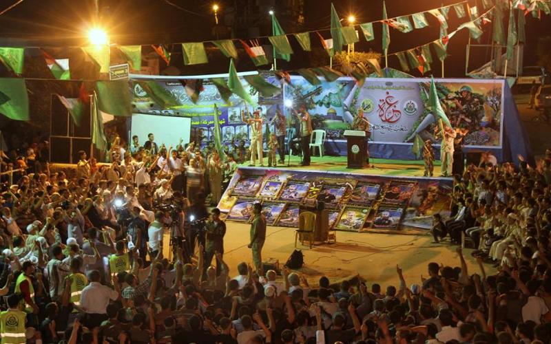 صور: حماس تكرّم عوائل شهداء العصف المأكول بجباليا البلد‎