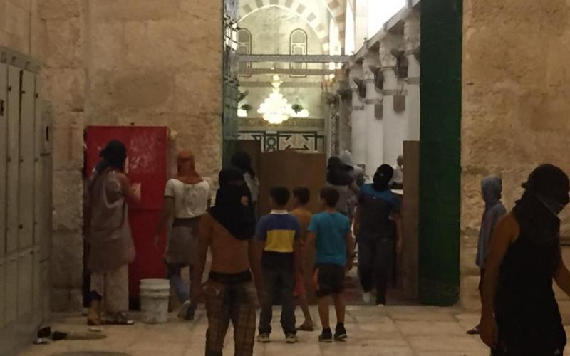صور: الشبان يستعدون للتصدي لاقتحام الأقصى
