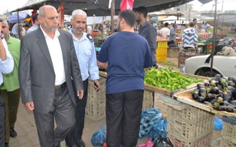 صور: جولة رئيس بلدية النصيرات على سوق المخيم‎