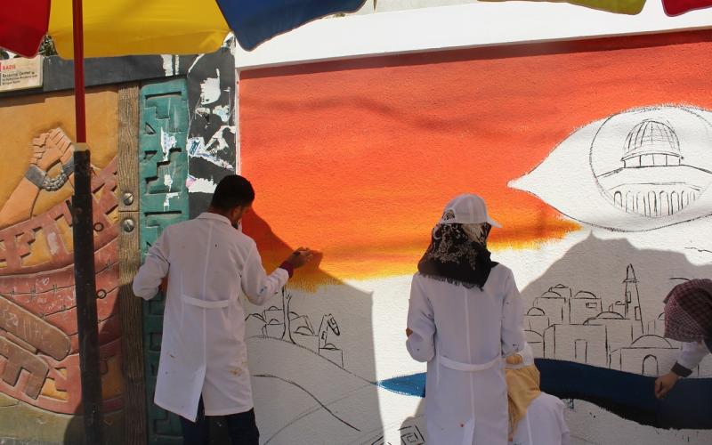 صور: جدارية لفتيان وفتيات مركز "بناة الغد"