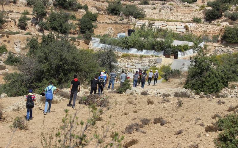 صور: مجموعة كشفية تنظم رحلة برية بالخليل