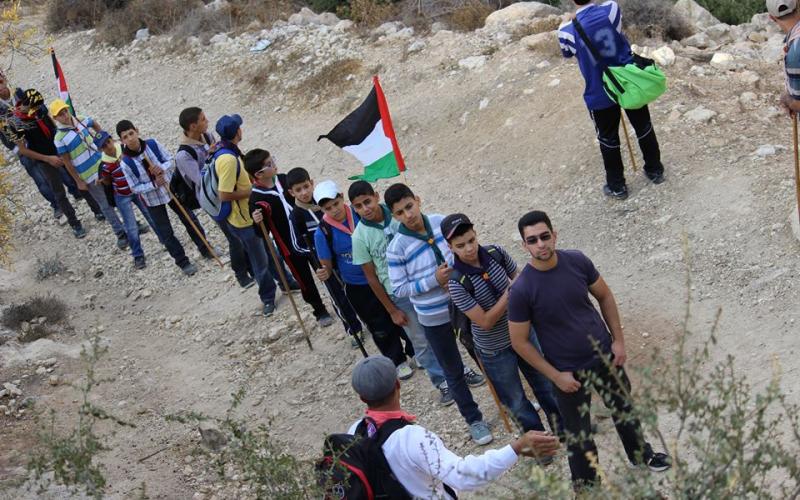 صور: مجموعة كشفية تنظم رحلة برية بالخليل