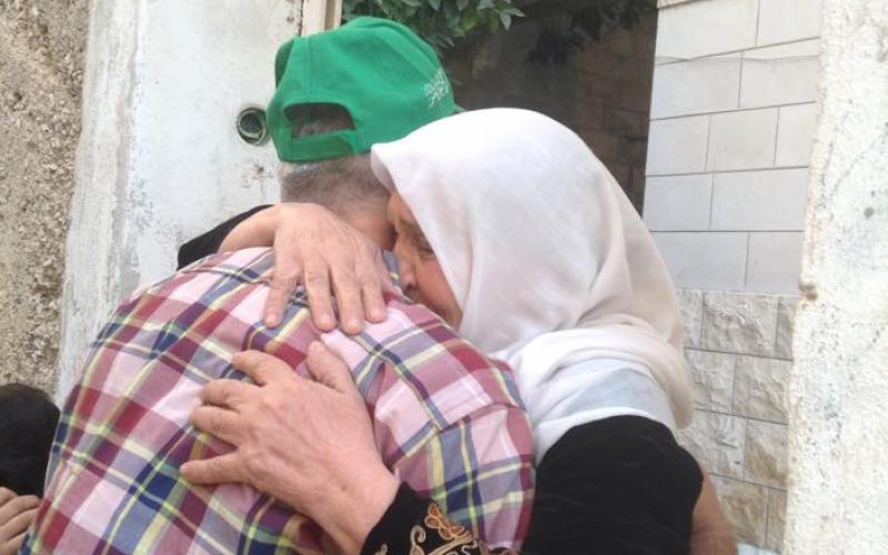 صور: الإفراج عن القيادي "القدح" من نابلس