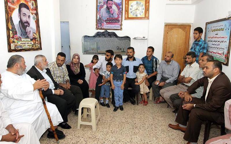 صور: هنية يزور المحرر "أبو جياب" بخانيونس