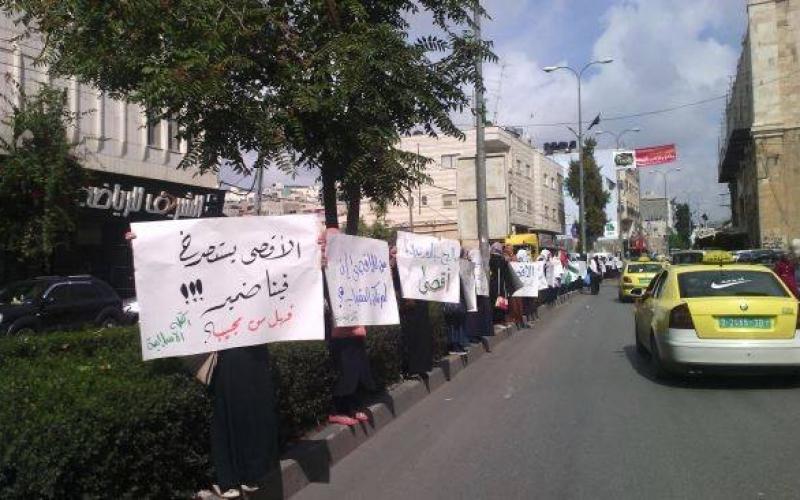 صور: الكتلة في الخليل تنظم وقفة تضامنية مع الأقصى