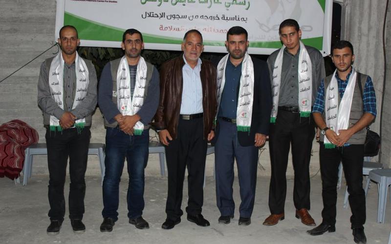 أسرى فلسطين يزور المحررين رسمي دوفش وعمر أبوعيشه