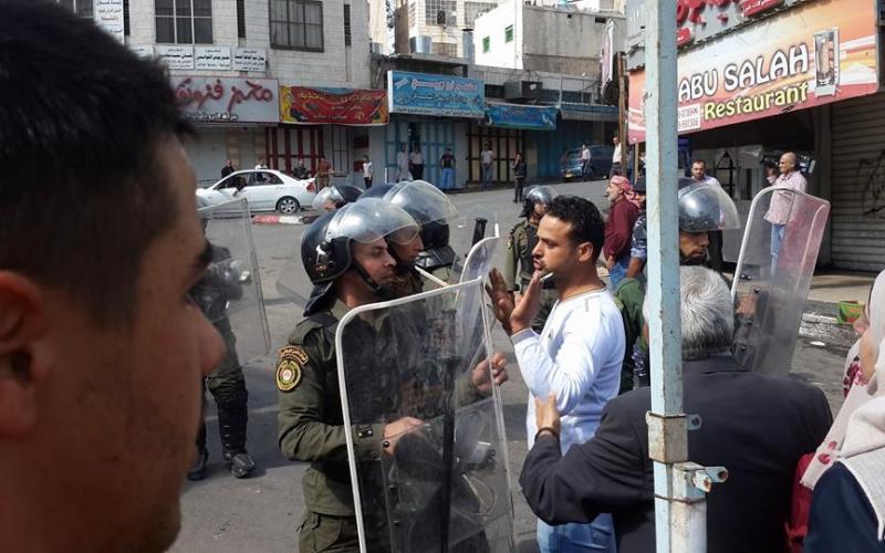 صور : أمن السلطة يقمع مسيرة في الخليل نصرة للأقصى