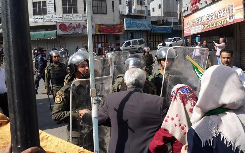 صور : أمن السلطة يقمع مسيرة في الخليل نصرة للأقصى