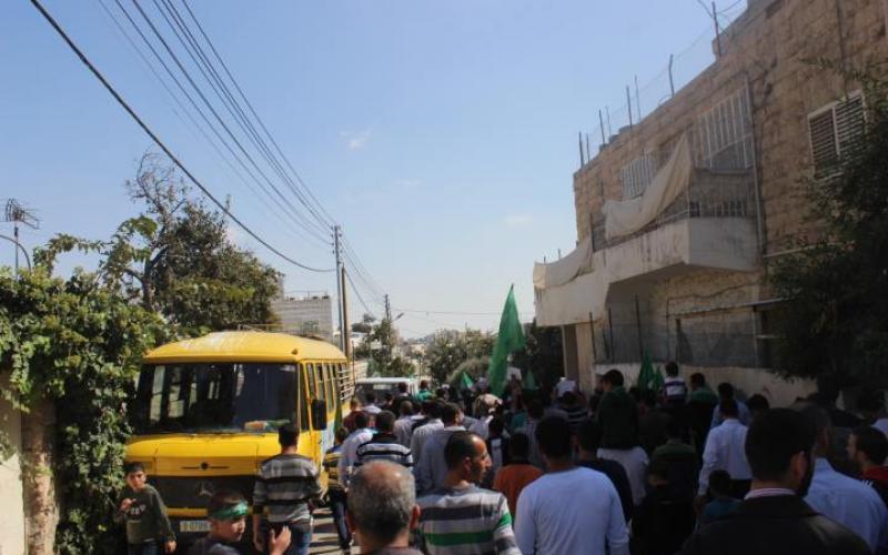 صور : أمن السلطة يقمع مسيرة في الخليل نصرة للأقصى