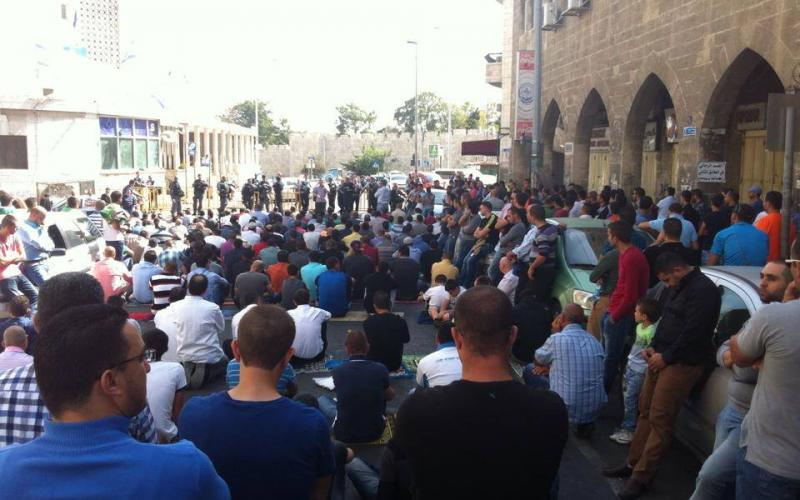 صور: منع الآلاف من الصلاة بالأقصى واندلاع مواجهات