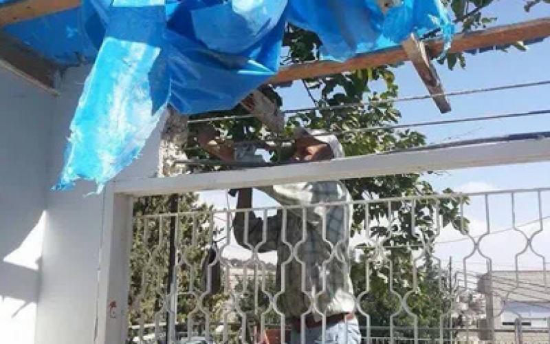 الاحتلال يجبر مقدسياً على هدم منزله بيده