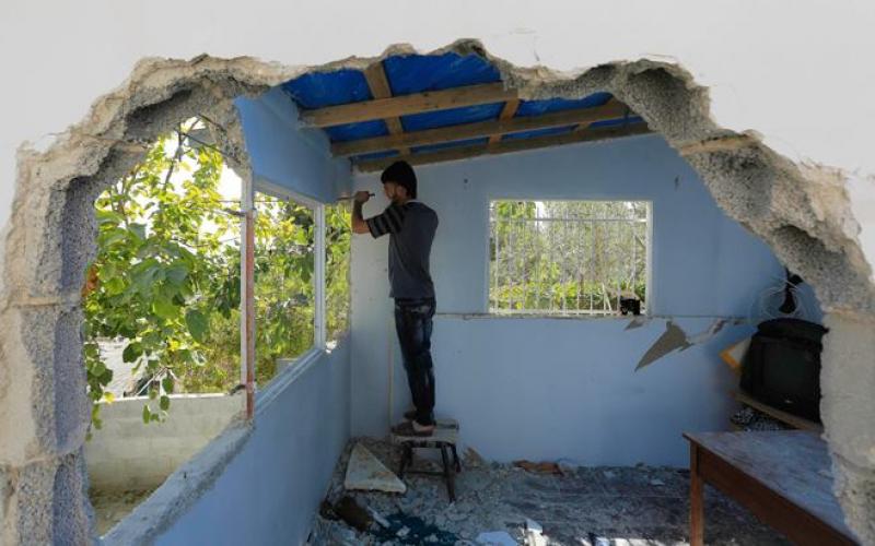 صور: الاحتلال يجبر مقدسي على هدم منزله