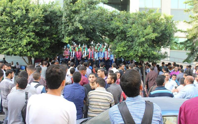 بالصور: الكتلة تنظم وقفة طلابية احتجاجية