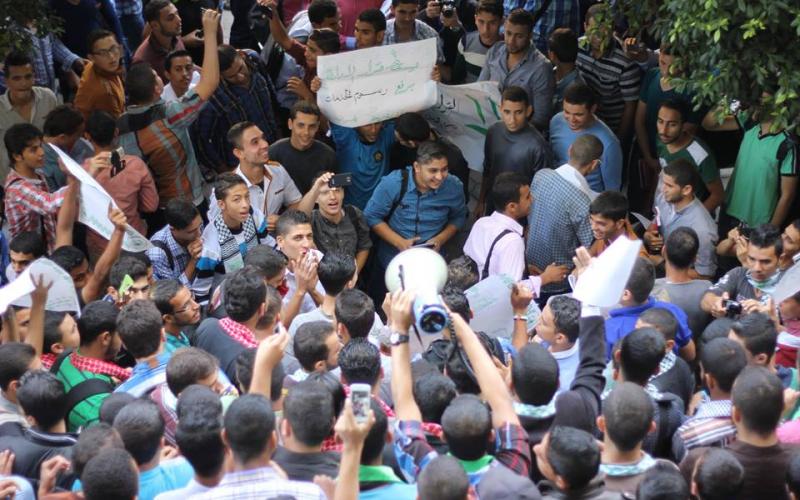 بالصور: الكتلة تنظم وقفة طلابية احتجاجية